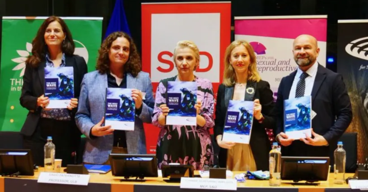 Novo evropsko poročilo: Pozor pred kristjani, ki zagovarjajo družino in so proti spremembam spola!